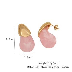 Detail of pink marble resin teardrop earrings with gold stainless steel dimensions