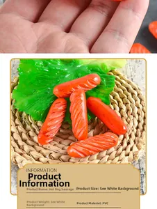 Détail de modèles de saucisses hot-dog en PVC avec texture grillée réaliste