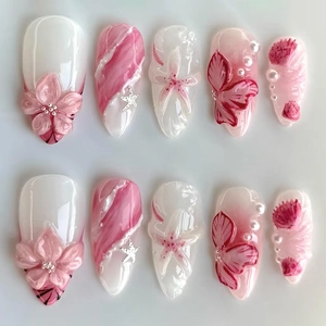 Press On Nägel 3D Relief Floral Rosa Weiß Französisch Mandelform Künstliche Perle Stern Elegant Süß Für Damen