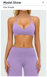 Vorderansicht der fliederfarbenen Halter-Sport-BH und Leggings-Set am Modell