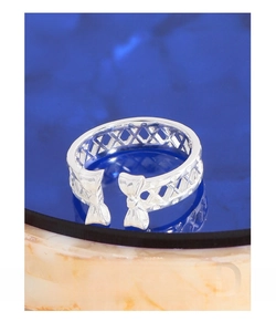 Detailed view of S925 sterling silver ring with hollow diamond pattern and bow knot