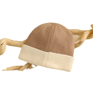 Bonnet d'hiver en tricot pour bébé avec broderie ours en bicolore marron et beige