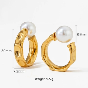 Detailed size specifications of C-shaped hammered gold earrings with large white pearl