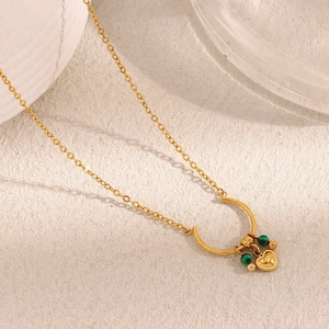 Chic 18K gold plated stainless steel necklace with green beads and gold heart pendant