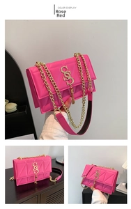 Detail of rose red quilted crossbody bag with gold S-logo and stylish tassel pendant
