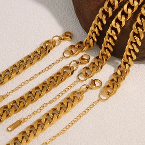 Luxurious 18K gold plated stainless steel Cuban link chain bracelet with lobster clasp