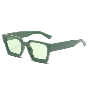 Gafas de sol cuadradas verde aguacate con montura gruesa y lentes teñidas a juego