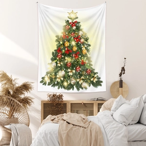 Dettaglio dell'arazzo dell'albero di Natale con palline festive e nastri rossi oro