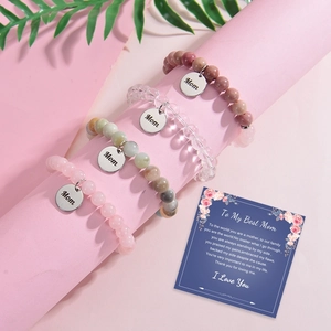 Ensemble de quatre bracelets en pierre naturelle pour maman avec breloques gravées