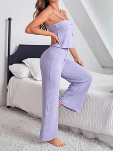Ensemble pyjama côtelé lavande avec caraco court et pantalon large à taille haute