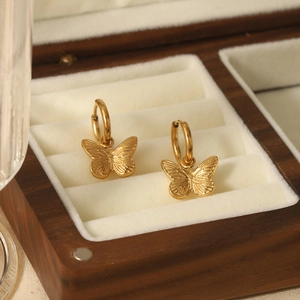 Élégantes boucles d'oreilles papillon en acier inoxydable plaqué or 18 carats