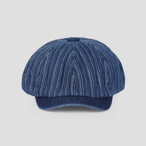 Béret vintage en denim délavé avec texture côtelée et design classique à bord plat
