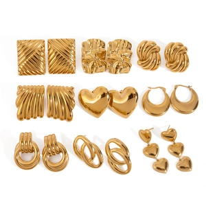 Ensemble de boucles d'oreilles vintage en acier inoxydable doré aux formes géométriques