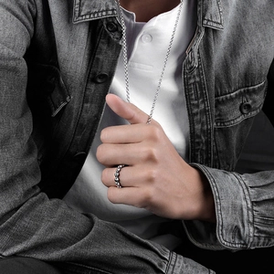 Bague gothique rétro à motif crâne et collier chaîne minimaliste pour homme tendance
