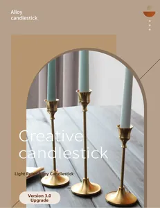 Dettaglio di candelieri vintage in lega di ottone con pilastri sottili e basi tonde