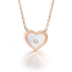 Collier cœur élégant en or rose avec incrustation de nacre et pendentif en cristal