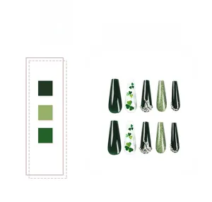 Details von St. Patrick's Day Press-on-Nägeln mit grünem Glitzer, Kleeblatt und Steinen