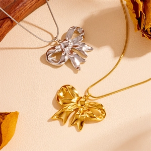 3D Bowknot Pendant Necklace Stainless Steel Waterproof Clavicle Snake Chain Fashion Jewelry For Women Elegant Niche Style