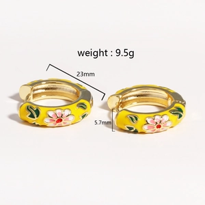 Gelbe Emaille-Ohrringe im Blumendesign mit Goldfinish und traditionellem chinesischen Stil