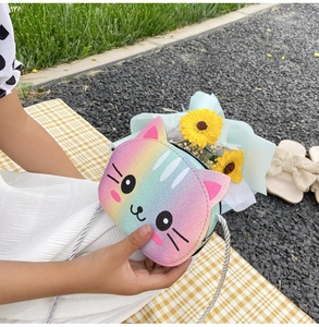 Detail of glitter rainbow cat crossbody bag with silver rope strap for kids