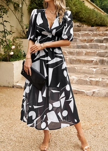 Robe midi à col en V et manches bouffantes avec imprimé géométrique noir et blanc