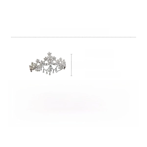 Detailed dimensions and weight specifications for the silver rhinestone flower crown