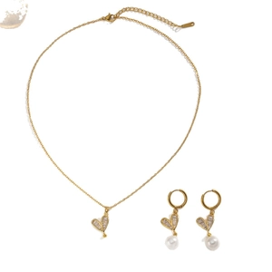 Elegant gold heart jewelry set featuring zircon accents and pearls with O-chain necklace