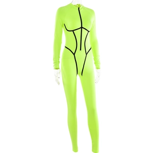 Detail eines neongrünen Langarm-Bodysuits mit Reißverschluss und schwarzen Streifen