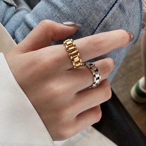 Neutral style Cuban chain link ring in gold and silver finish for men and women