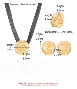 Detailed view of bohemian spiral shell jewelry set with dimensions for necklace and earrings