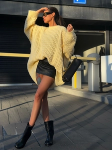 Oversized yellow cable knit sweater with long sleeves and classic crew neck for women