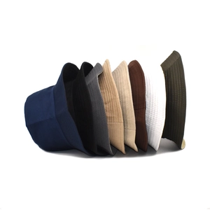 Bobs en coton uni pour femmes et hommes disponibles en sept couleurs différentes