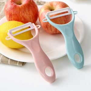 Multifunctional ceramic peeler set in pink and blue for potatoes and apples