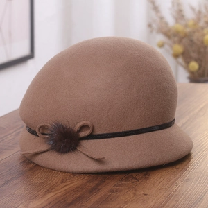 Chapeau Cloche Vintage Élégant en Feutre de Laine pour Femmes Style Hepburn Hiver Chaud Avec Nœud et Boule de Fourrure