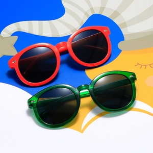 Lunettes de soleil rondes pour enfants en rouge et vert translucide tendance