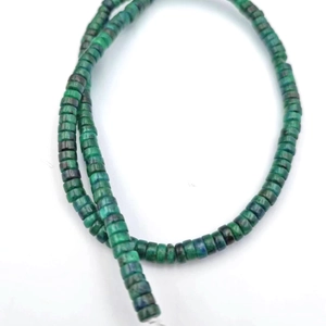 Dettaglio perline distanziali cilindriche in diaspore imperiale verde per gioielli