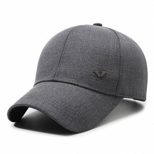 Berretto da baseball grigio scuro da uomo con tessuto strutturato e logo in metallo