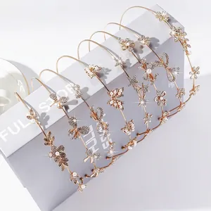 Serre-têtes élégants en métal doré avec motifs de papillons, fleurs et strass