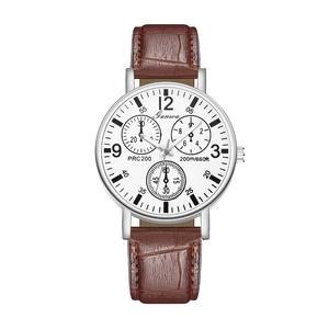 Montre chronographe pour homme avec cadran blanc, boîtier argenté et bracelet cuir