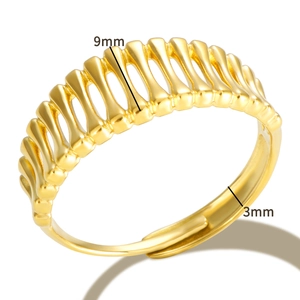 Macro detail of V-shaped gold ring showing 9mm top width and 3mm band dimensions
