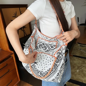 Detail of the interior pocket structure and paisley print on this large canvas tote bag