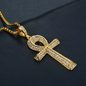 Collana con chiave Ankh dorata con zirconi incastonati e robusta catena box