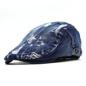 Berretto piatto vintage in denim lavato blu scuro con dettagli consumati e fibbia in metallo