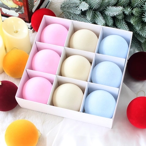 Lot de 9 boules de Noël floquées en rose, beige et bleu clair pour le sapin