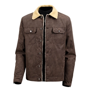 Braune Herren Winterjacke mit warmem beigem Lammfellkragen und geknöpften Taschen
