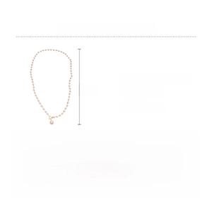 Vue détaillée du collier de perles en verre avec boucle en alliage doré et dimensions