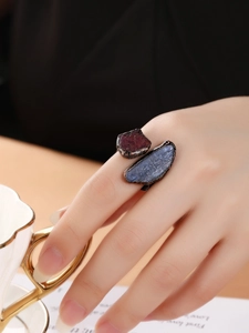Detailed close-up of a vintage double raw stone open ring worn during high tea time
