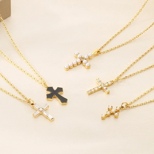 Collier Pendentif Croix En Acier Inoxydable Avec Détails En Künstliche Perles De Zircon Et Émail Bijoux De Mode Religieuse Pour Femmes