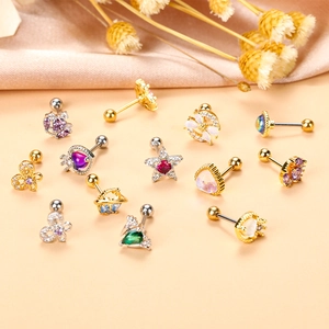 Boucles d'oreilles cœur et étoile en zircone dorée et argentée avec détails floraux