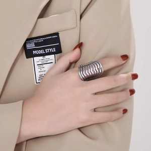 Fashionable wave pattern hollow wide band steel ring for women in minimalist style